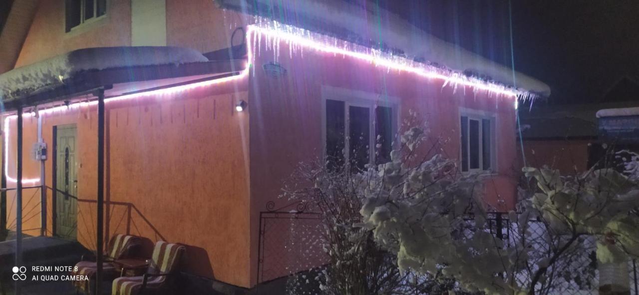 Hotel Gostynnyi Dvir U Marichky à Lazeshchyna Extérieur photo