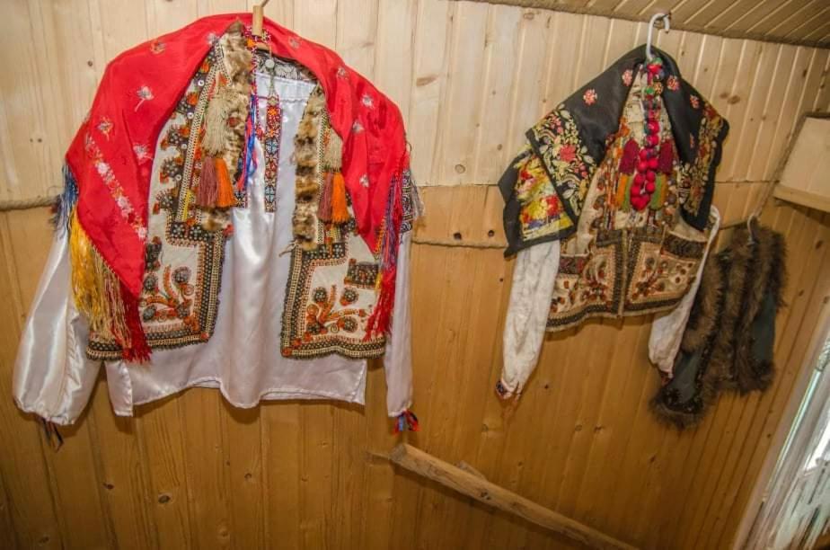 Hotel Gostynnyi Dvir U Marichky à Lazeshchyna Extérieur photo