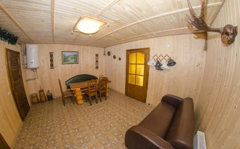 Hotel Gostynnyi Dvir U Marichky à Lazeshchyna Extérieur photo