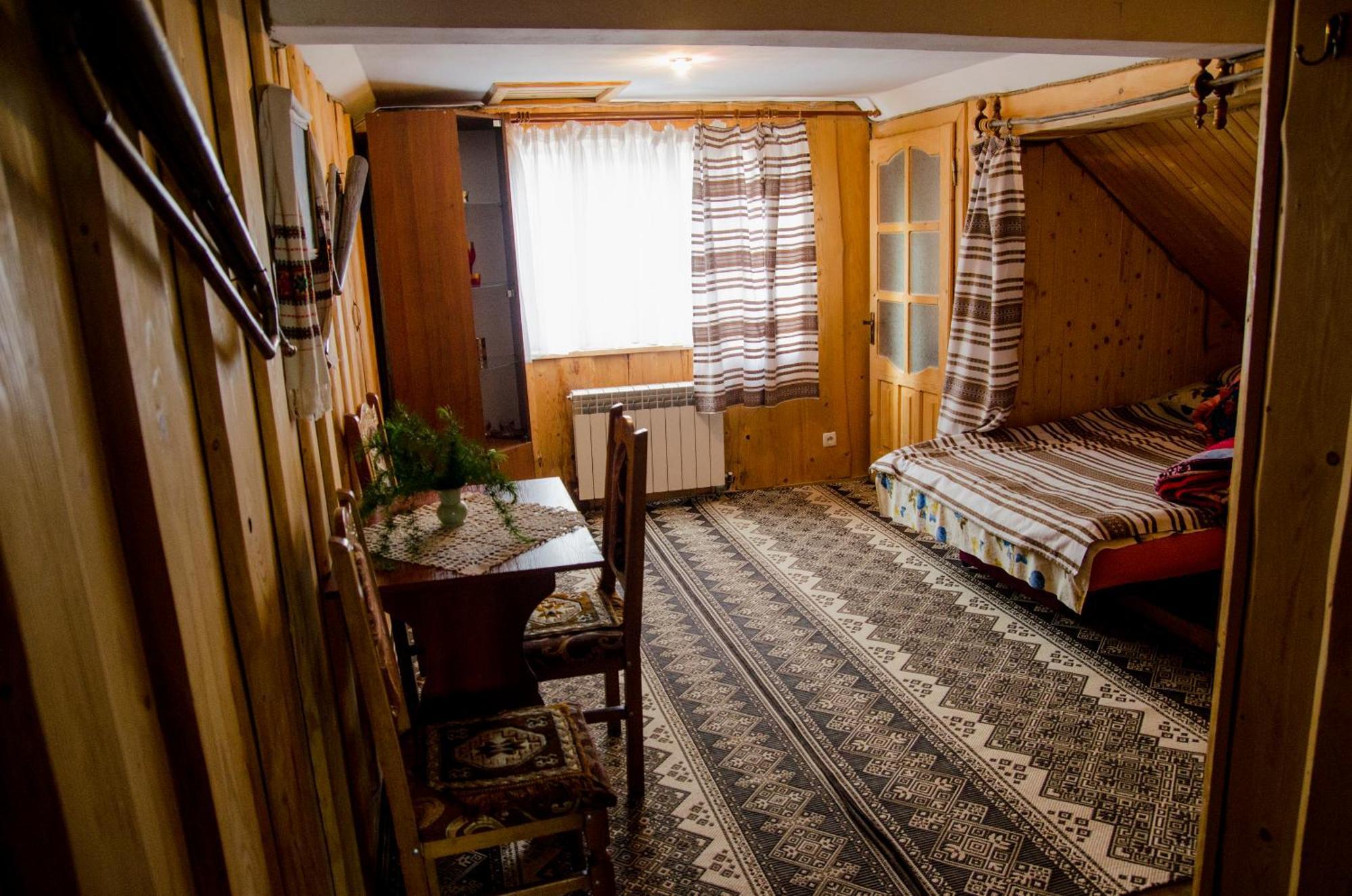 Hotel Gostynnyi Dvir U Marichky à Lazeshchyna Extérieur photo