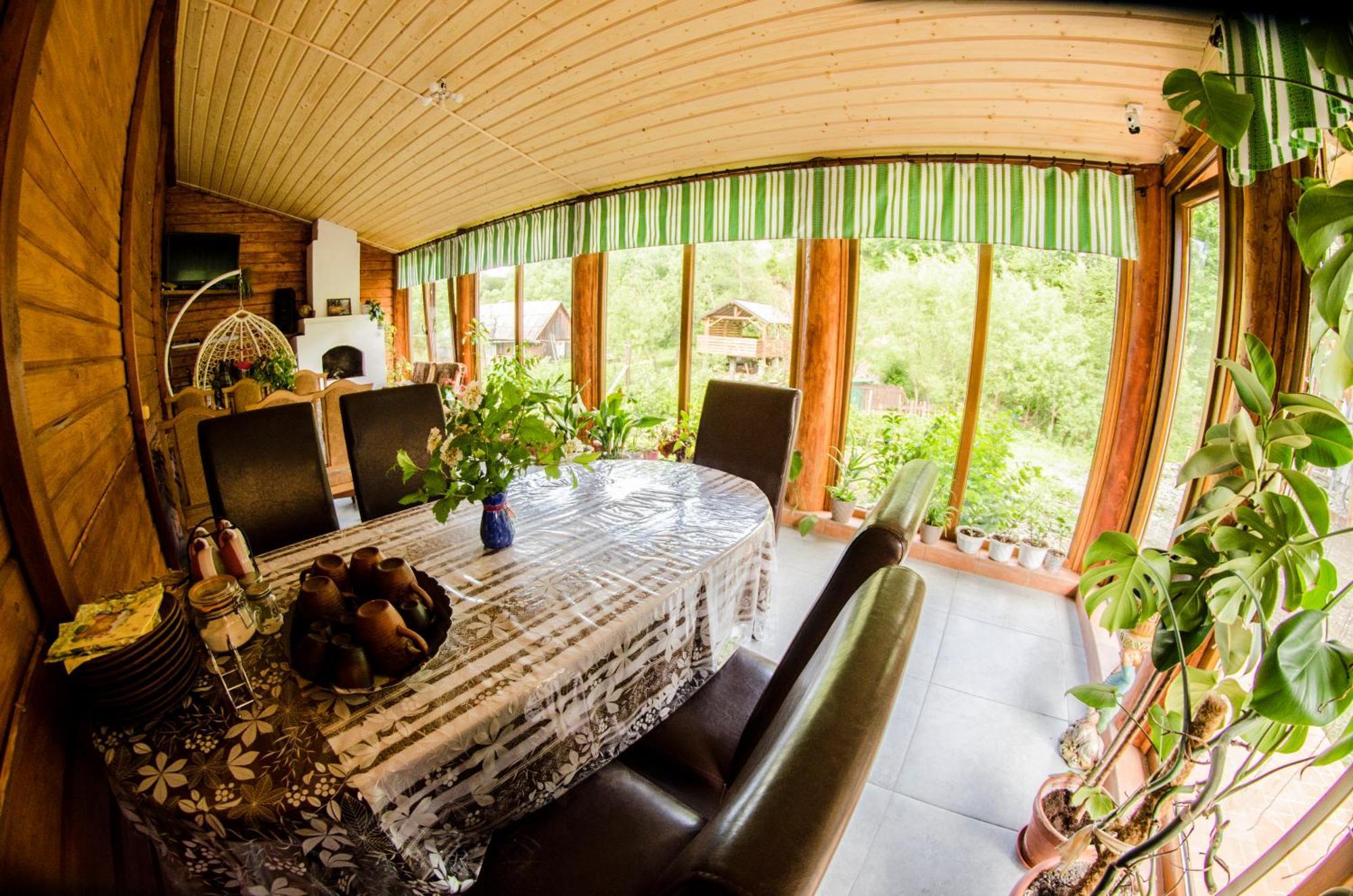 Hotel Gostynnyi Dvir U Marichky à Lazeshchyna Extérieur photo