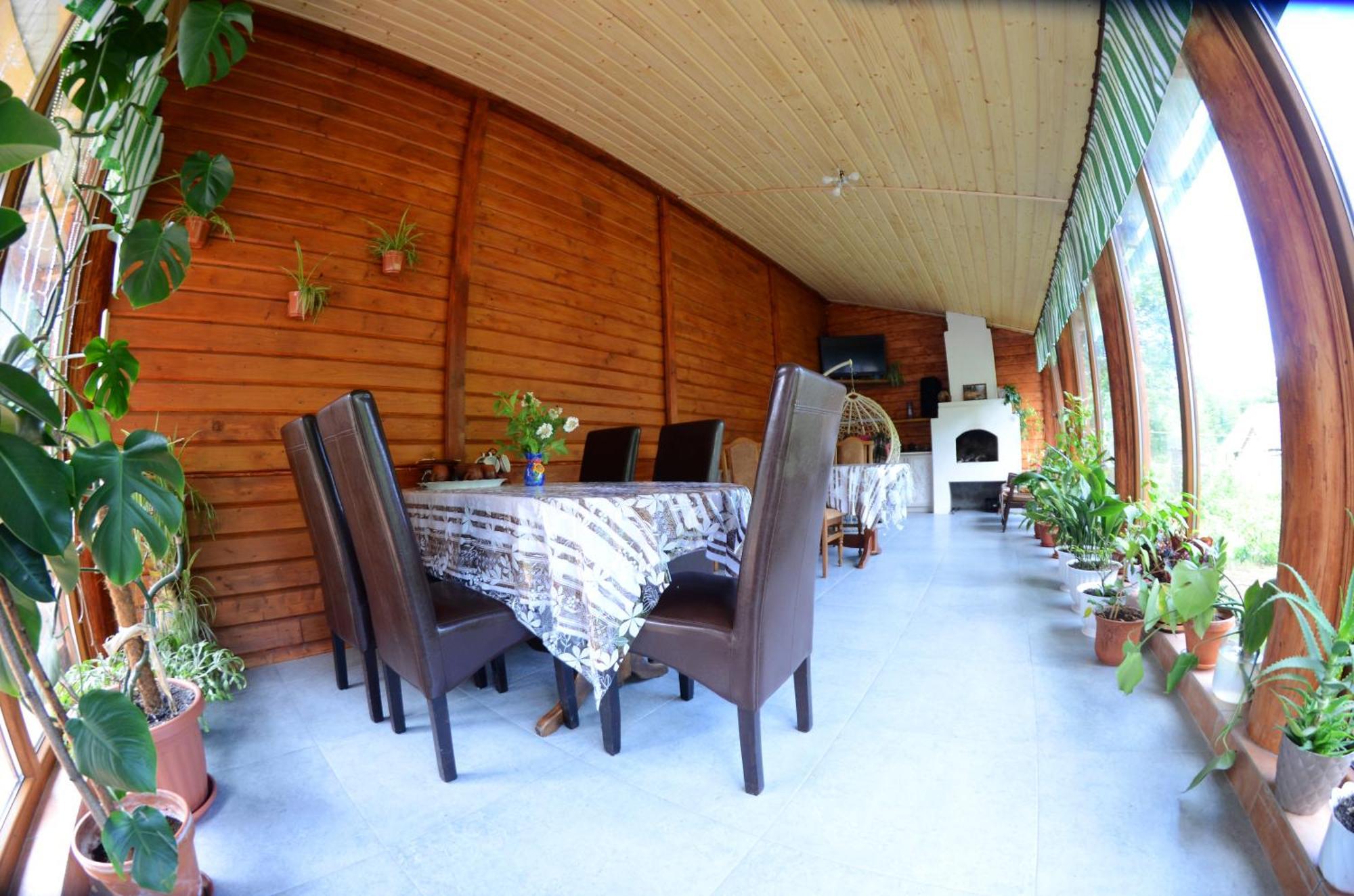 Hotel Gostynnyi Dvir U Marichky à Lazeshchyna Extérieur photo