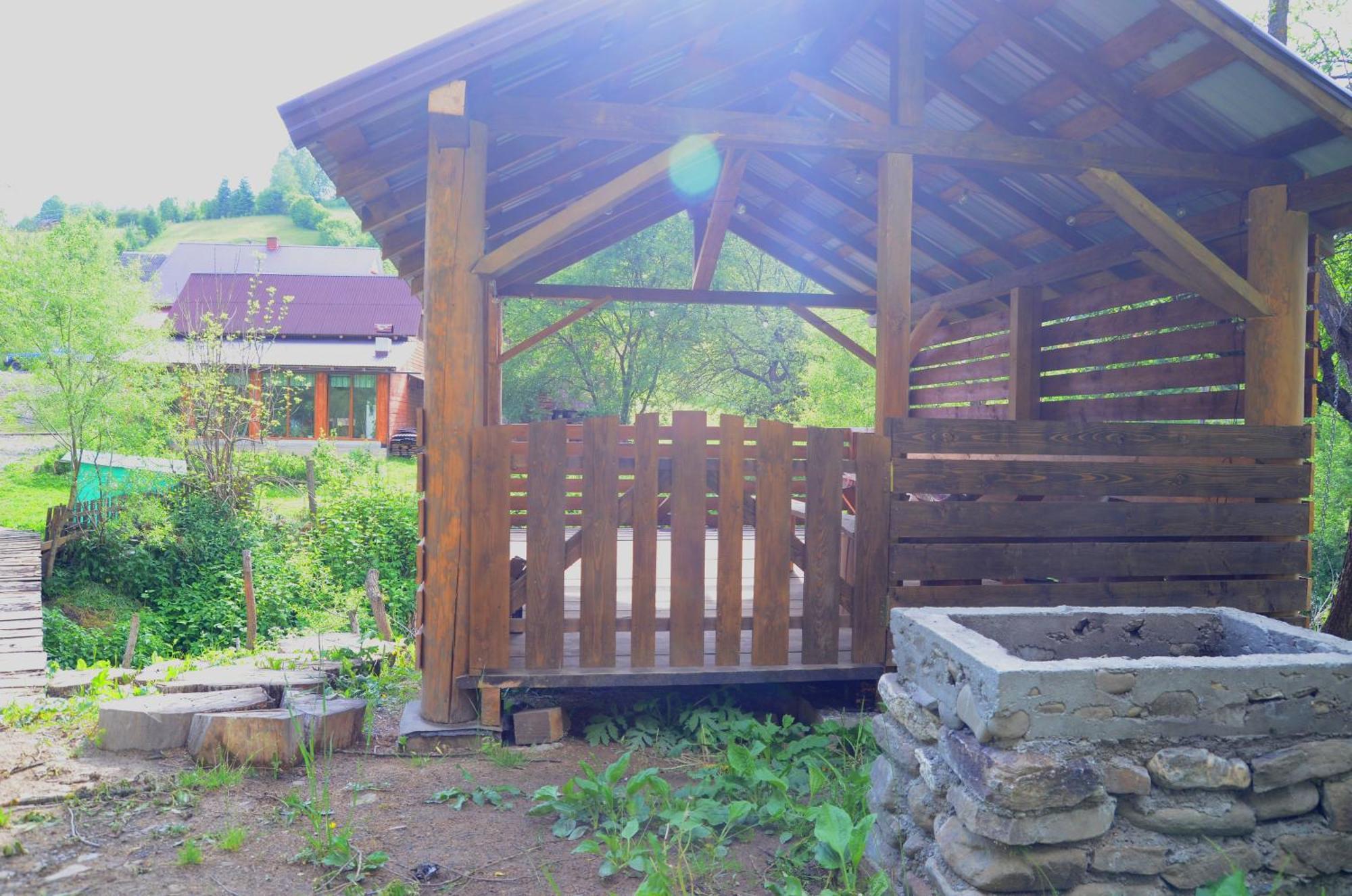 Hotel Gostynnyi Dvir U Marichky à Lazeshchyna Extérieur photo