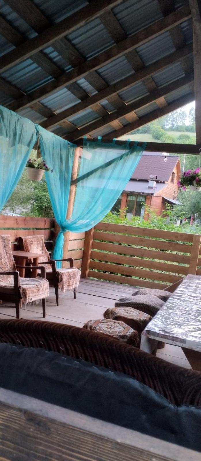 Hotel Gostynnyi Dvir U Marichky à Lazeshchyna Extérieur photo