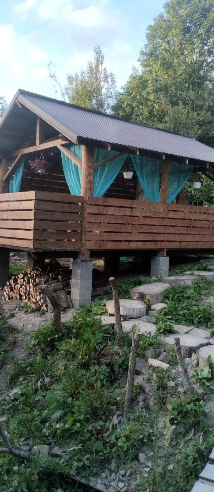 Hotel Gostynnyi Dvir U Marichky à Lazeshchyna Extérieur photo