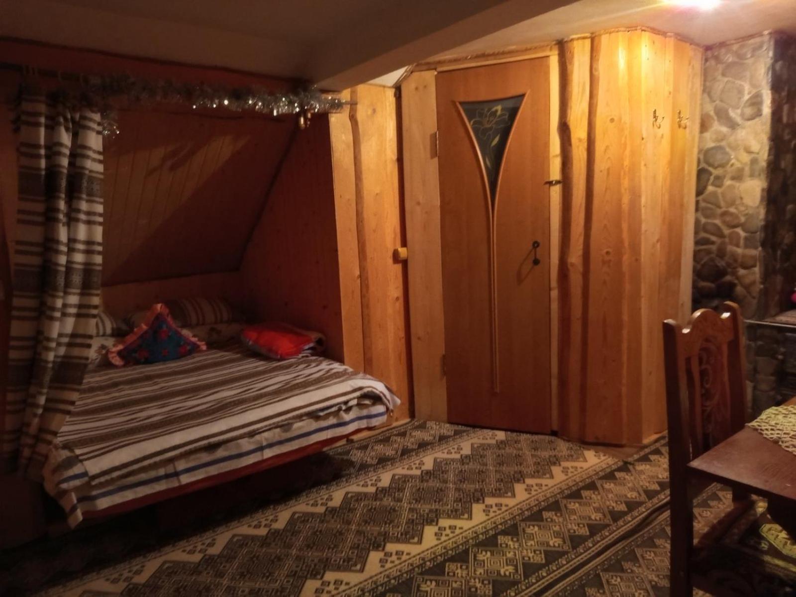 Hotel Gostynnyi Dvir U Marichky à Lazeshchyna Extérieur photo