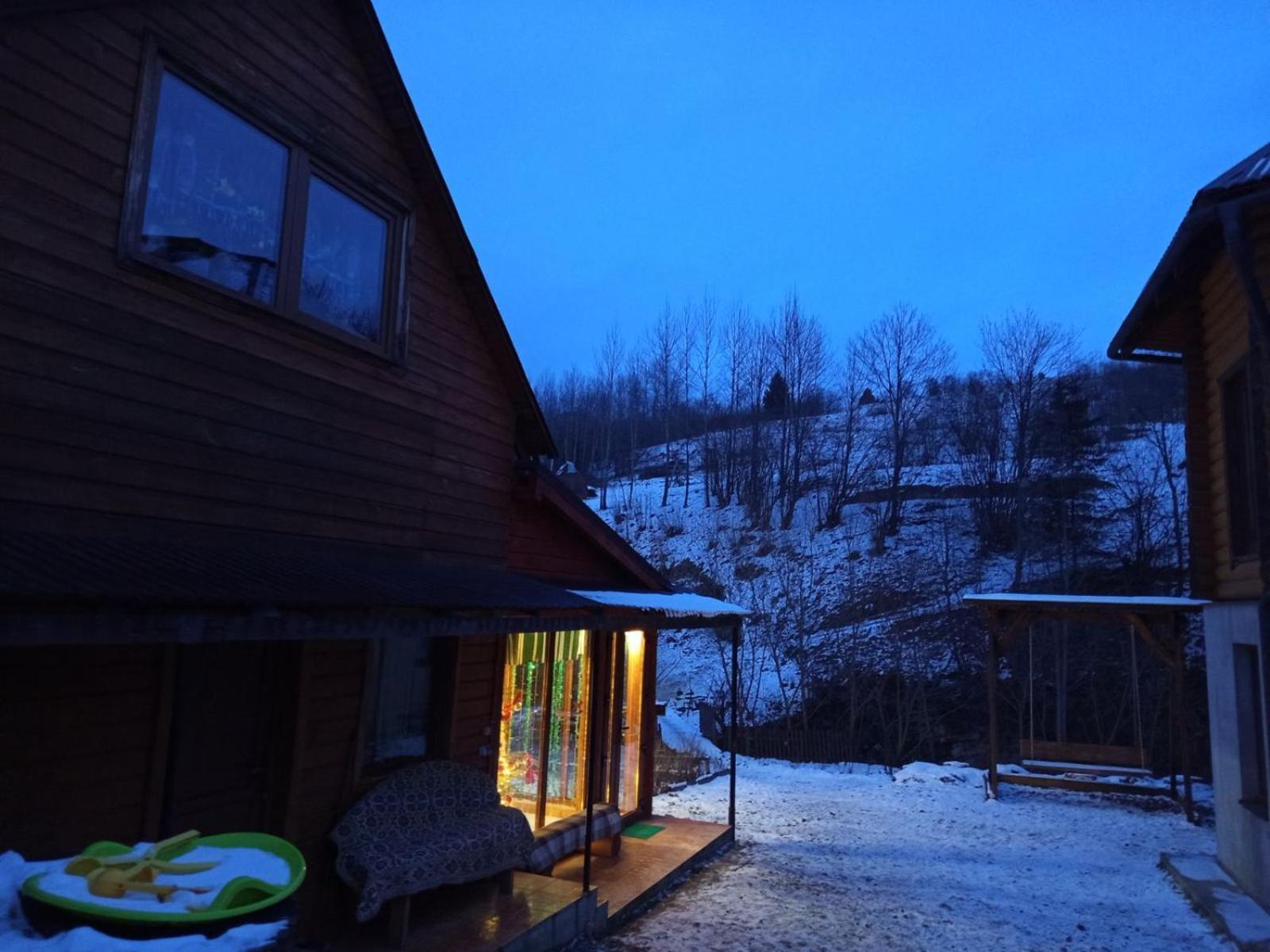 Hotel Gostynnyi Dvir U Marichky à Lazeshchyna Extérieur photo