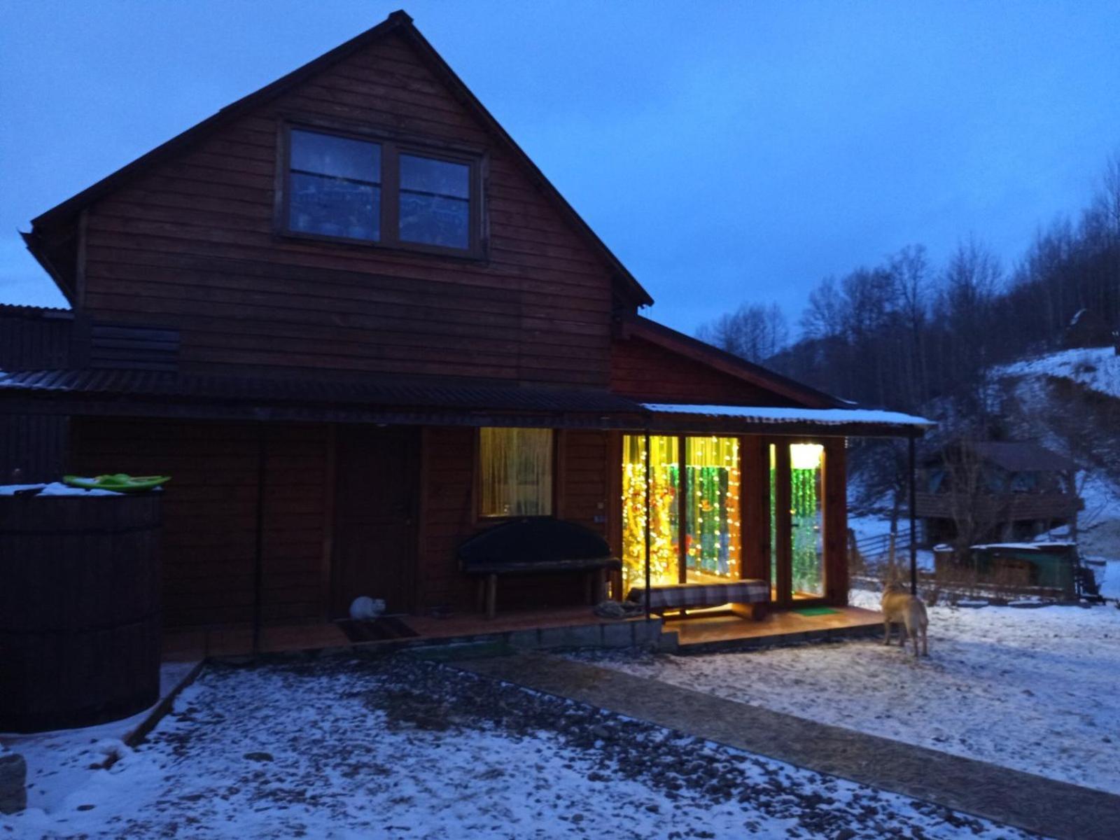 Hotel Gostynnyi Dvir U Marichky à Lazeshchyna Extérieur photo
