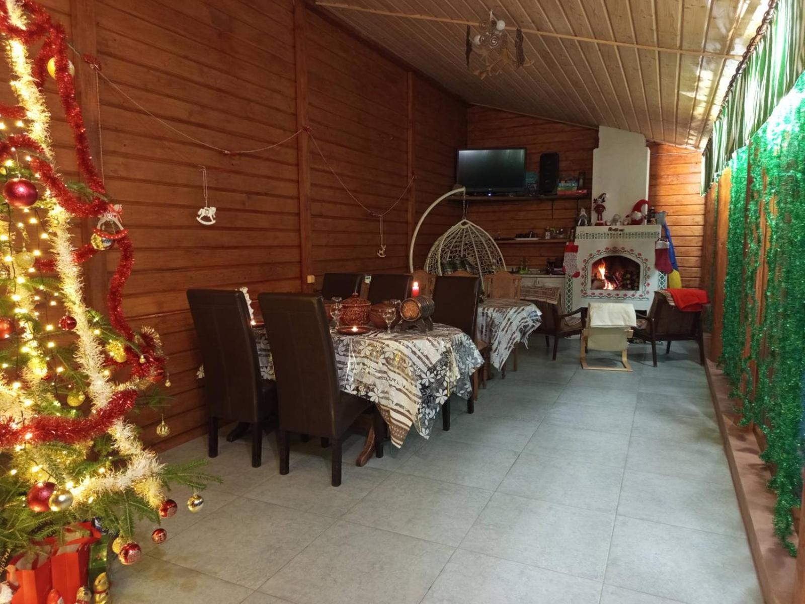 Hotel Gostynnyi Dvir U Marichky à Lazeshchyna Extérieur photo