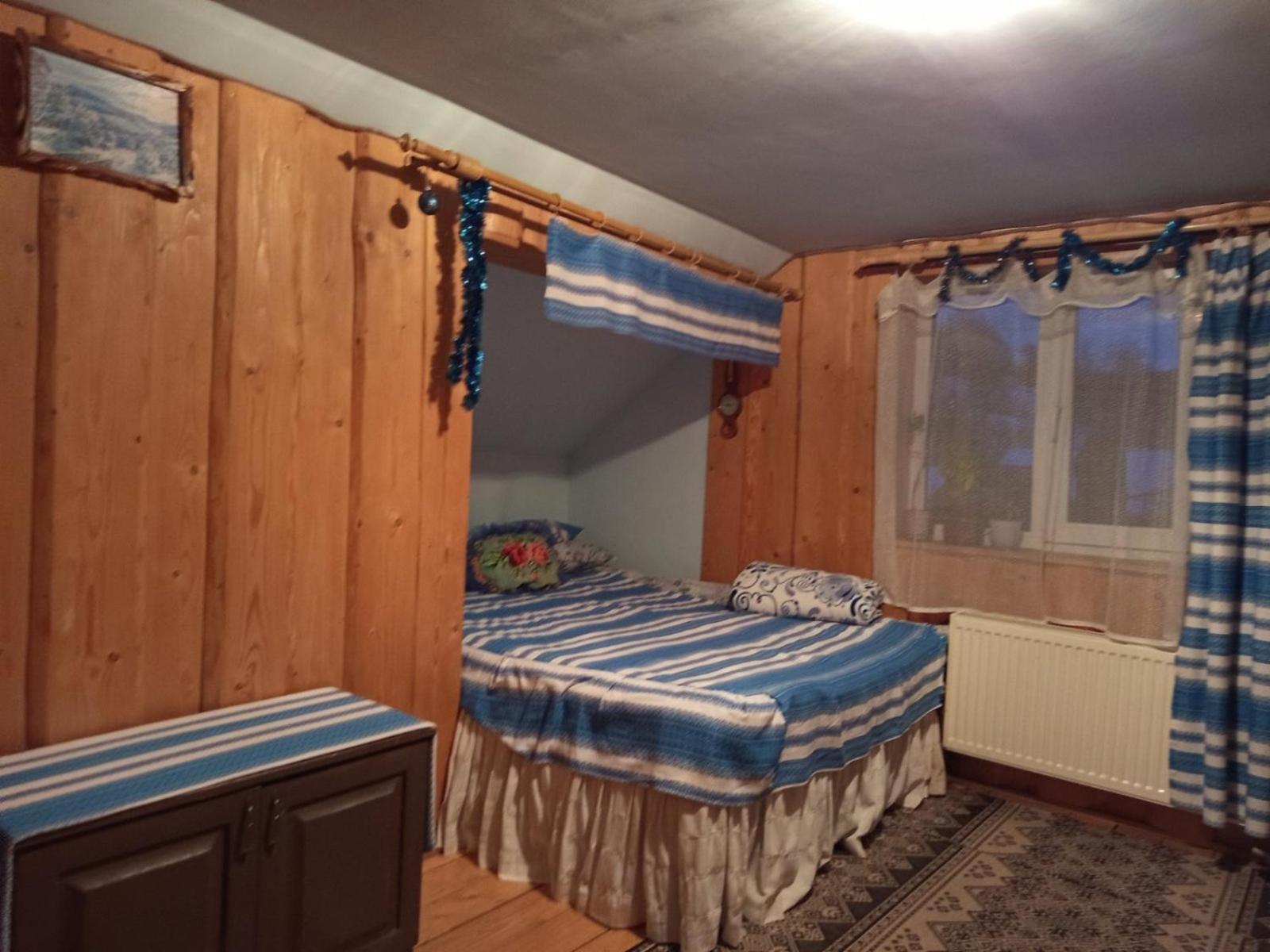 Hotel Gostynnyi Dvir U Marichky à Lazeshchyna Extérieur photo