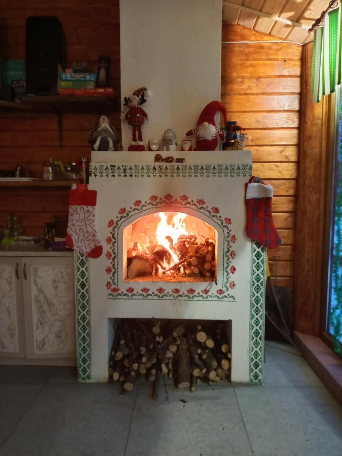 Hotel Gostynnyi Dvir U Marichky à Lazeshchyna Extérieur photo
