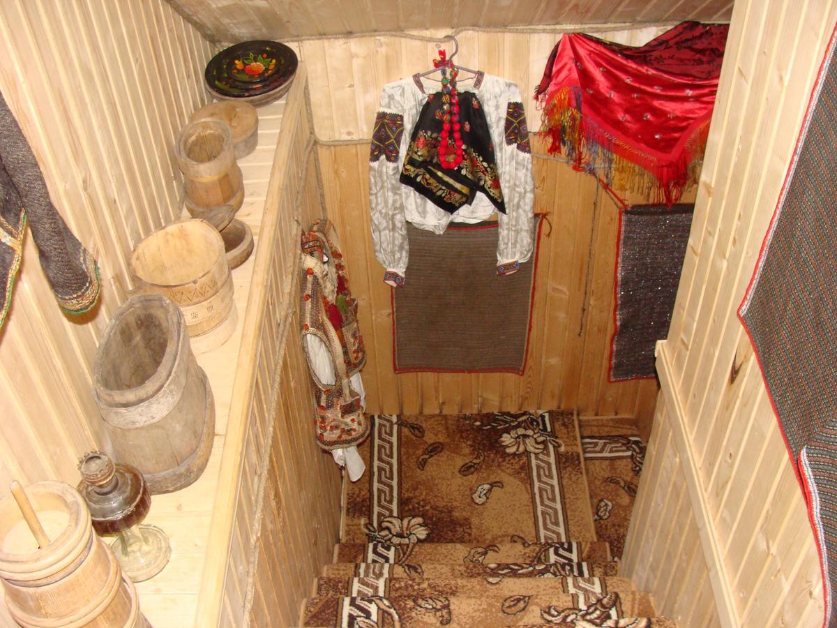Hotel Gostynnyi Dvir U Marichky à Lazeshchyna Extérieur photo