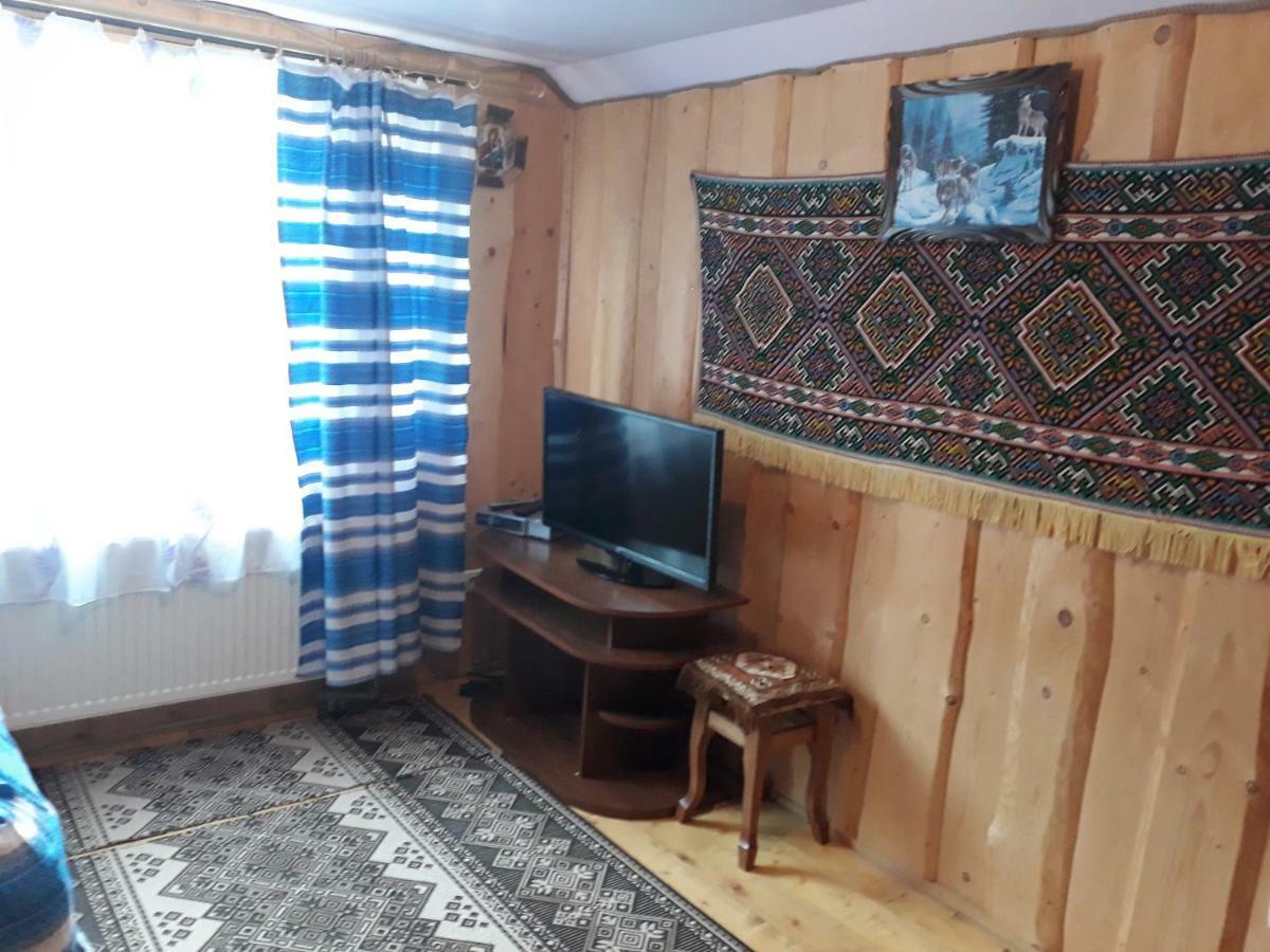 Hotel Gostynnyi Dvir U Marichky à Lazeshchyna Extérieur photo